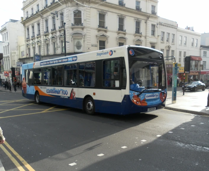 there is a bus that is parked near the street