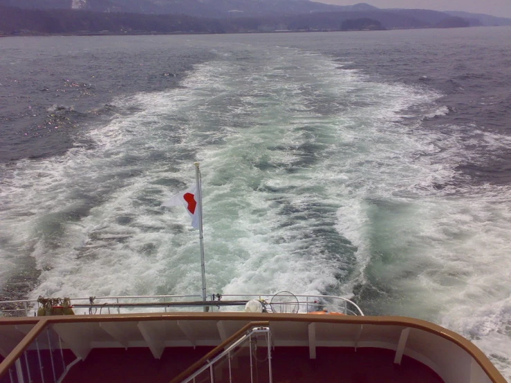 a large body of water with waves coming in from the side