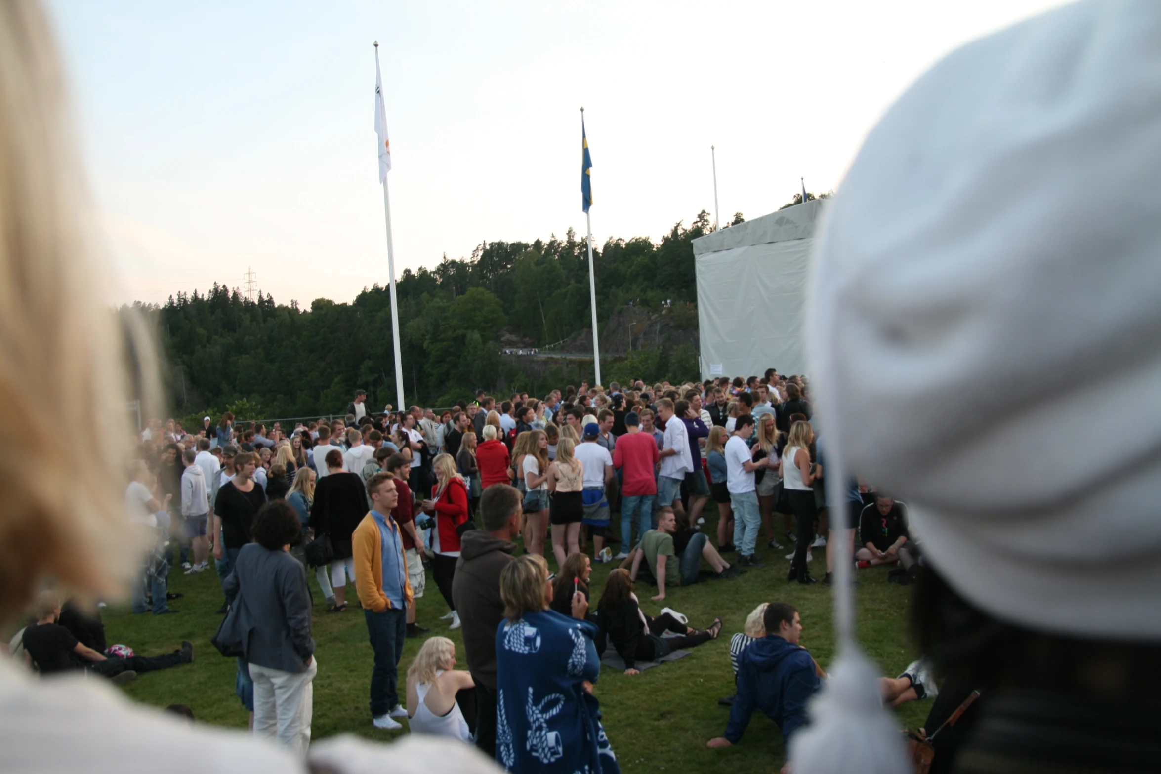 a crowd of people gathered together in a park