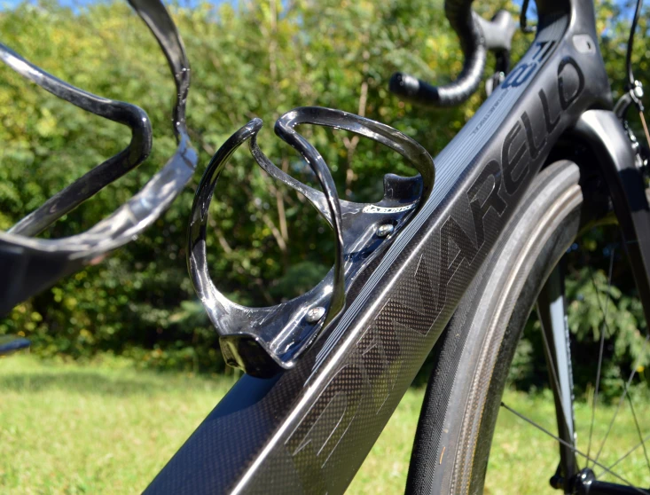 a close up of the handle bar on a bike