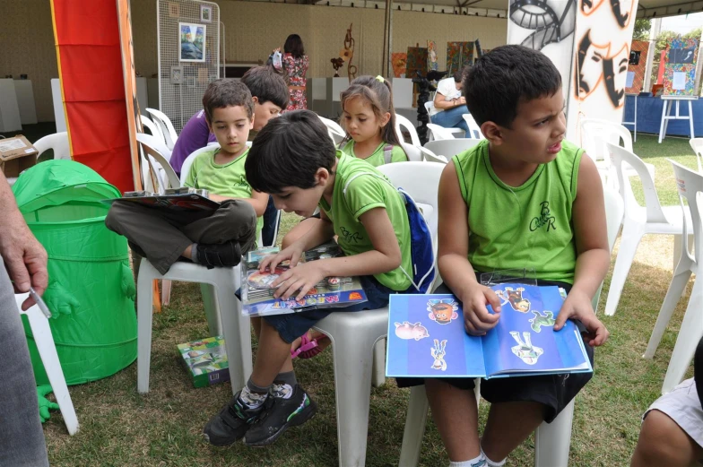 small children are gathered around with their book covers