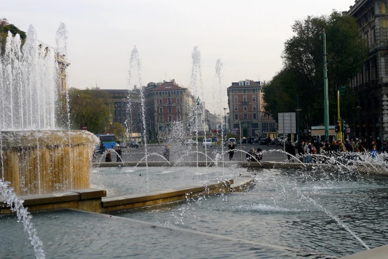 a large fountain that is surrounded by water spouts