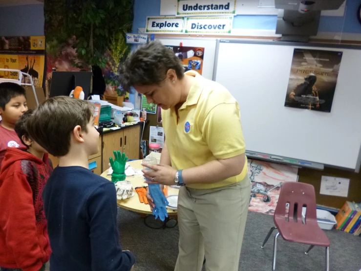 a teacher shows young children soing to do