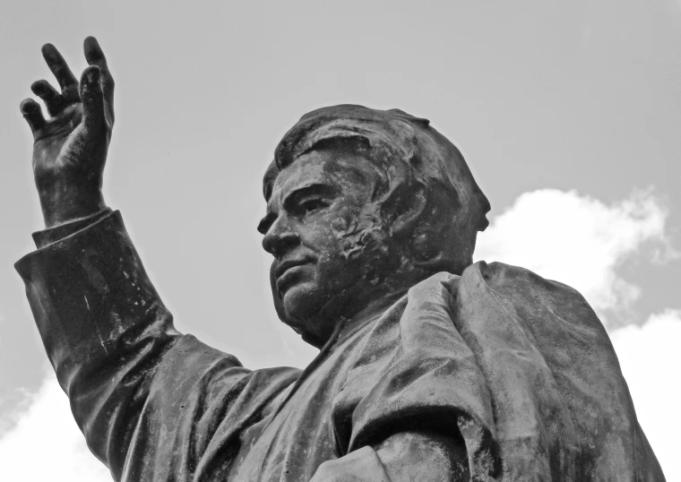 black and white po of the monument of dr martin luther pf