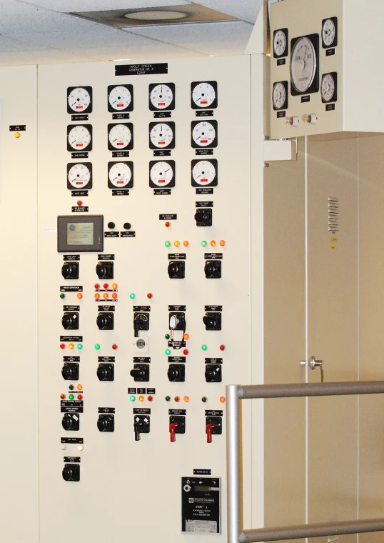 there are several mechanical controls on the wall