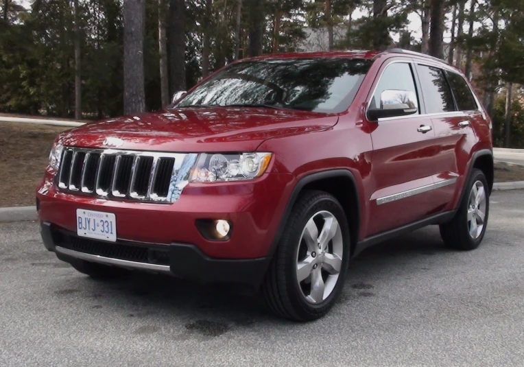 the jeep grand cherokee is red on the road