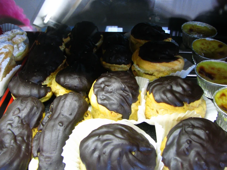 there are a bunch of baked pastries in the shape of banana slices