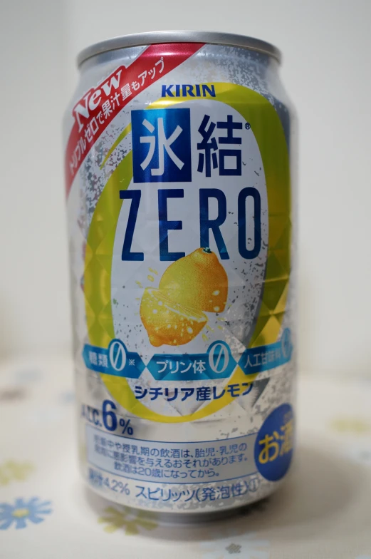 a can of zero orange juice with asian characters on it