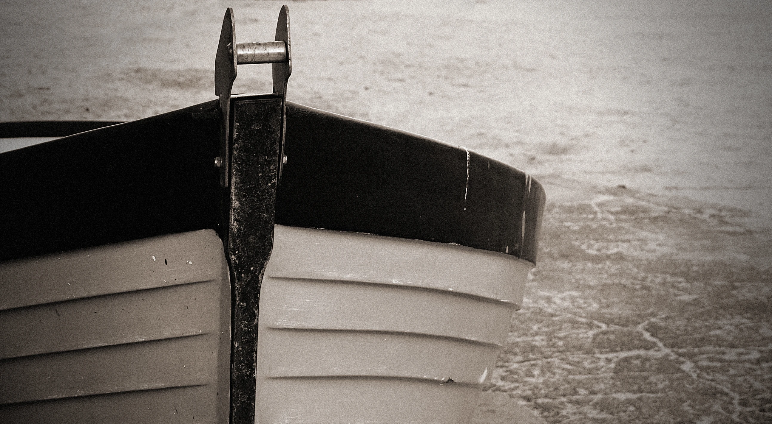 the front end of a boat on a lake