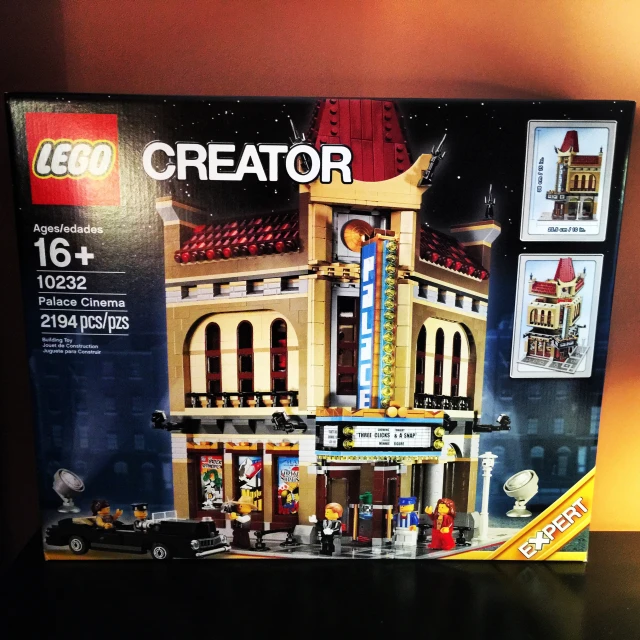 the box of the lego creator set is on a table