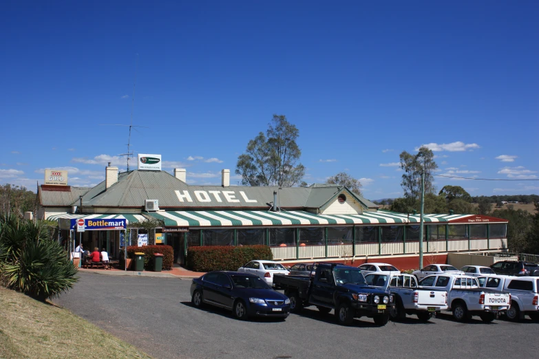 a group of police cars parked in front of a motel