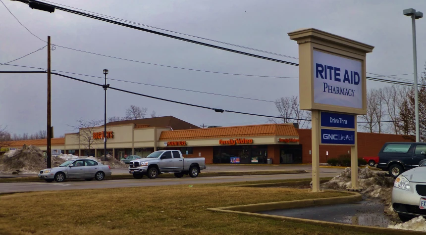 there are cars parked in front of a grocery store