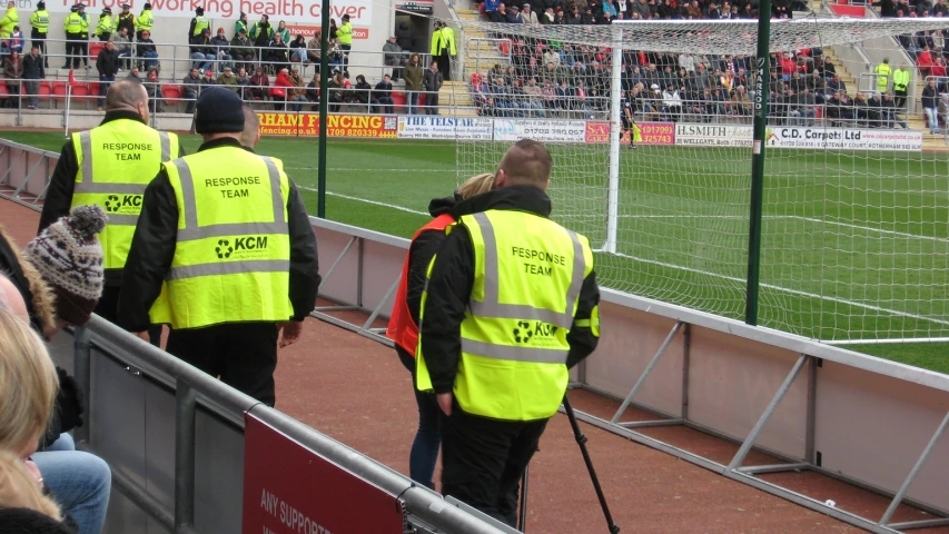 some people that are standing near the goal