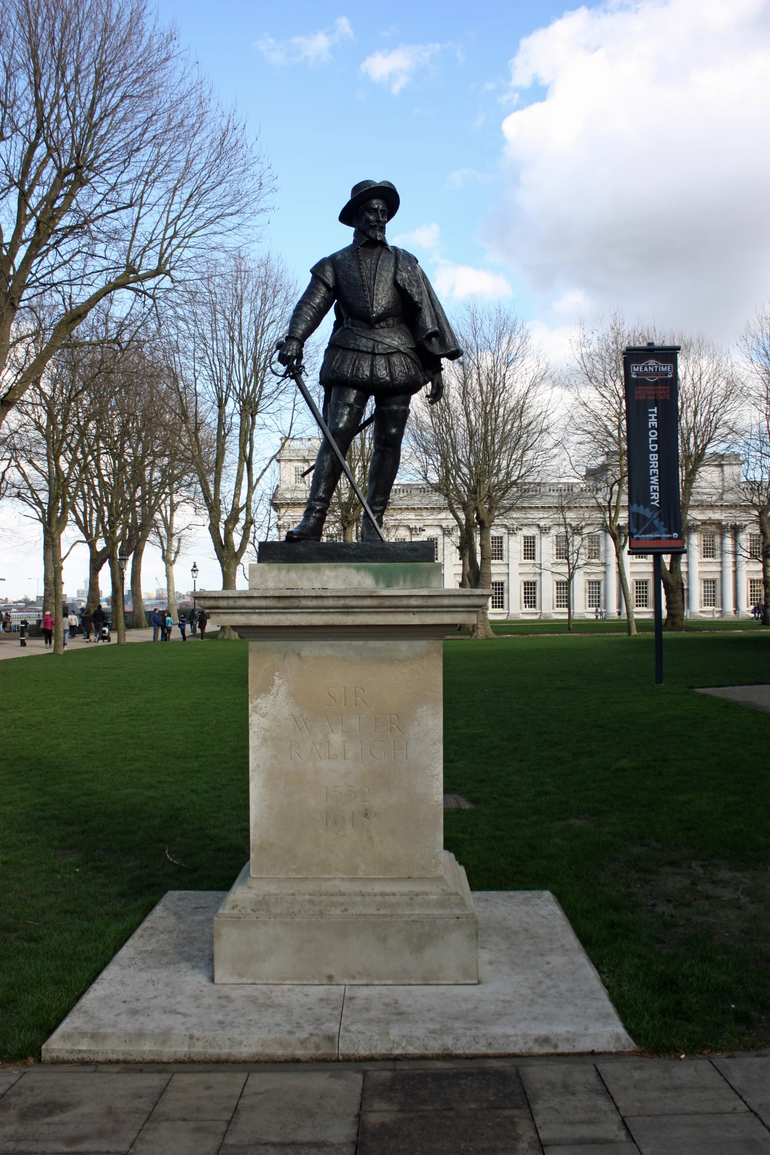 a statue in the middle of a green park