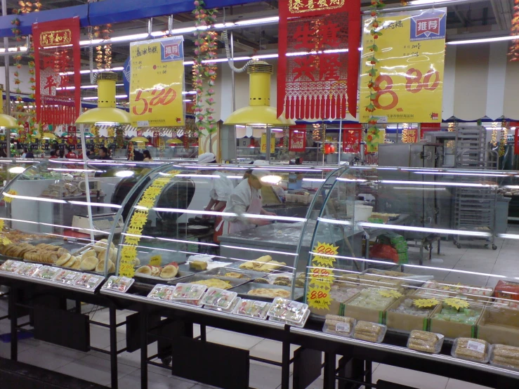 an asian restaurant that has food in the display