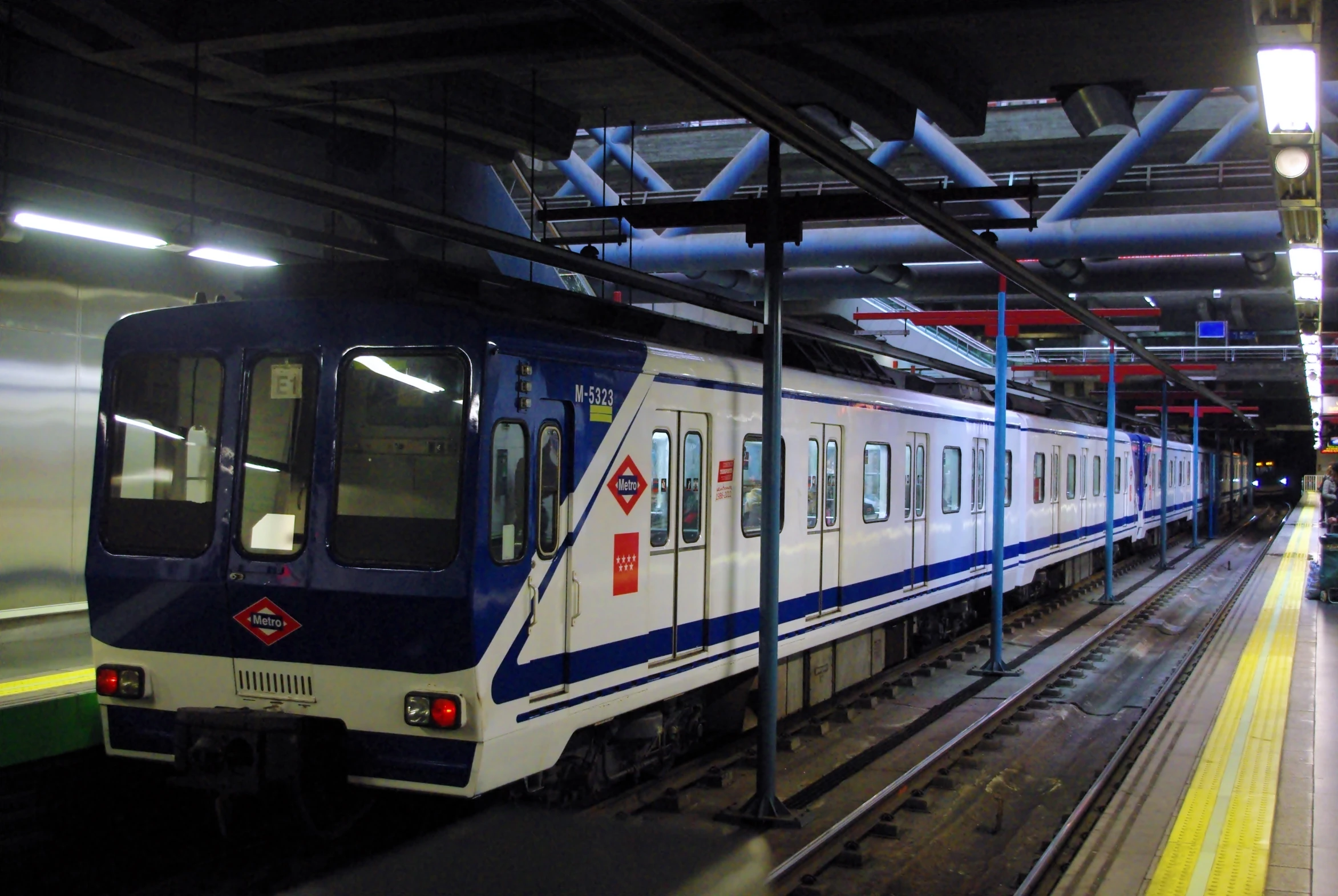 a train pulling into a train station as people board