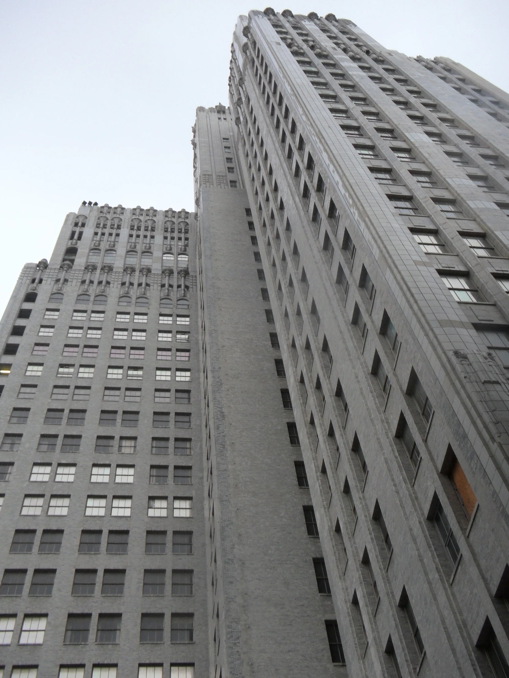 an image of an urban building as seen from the ground