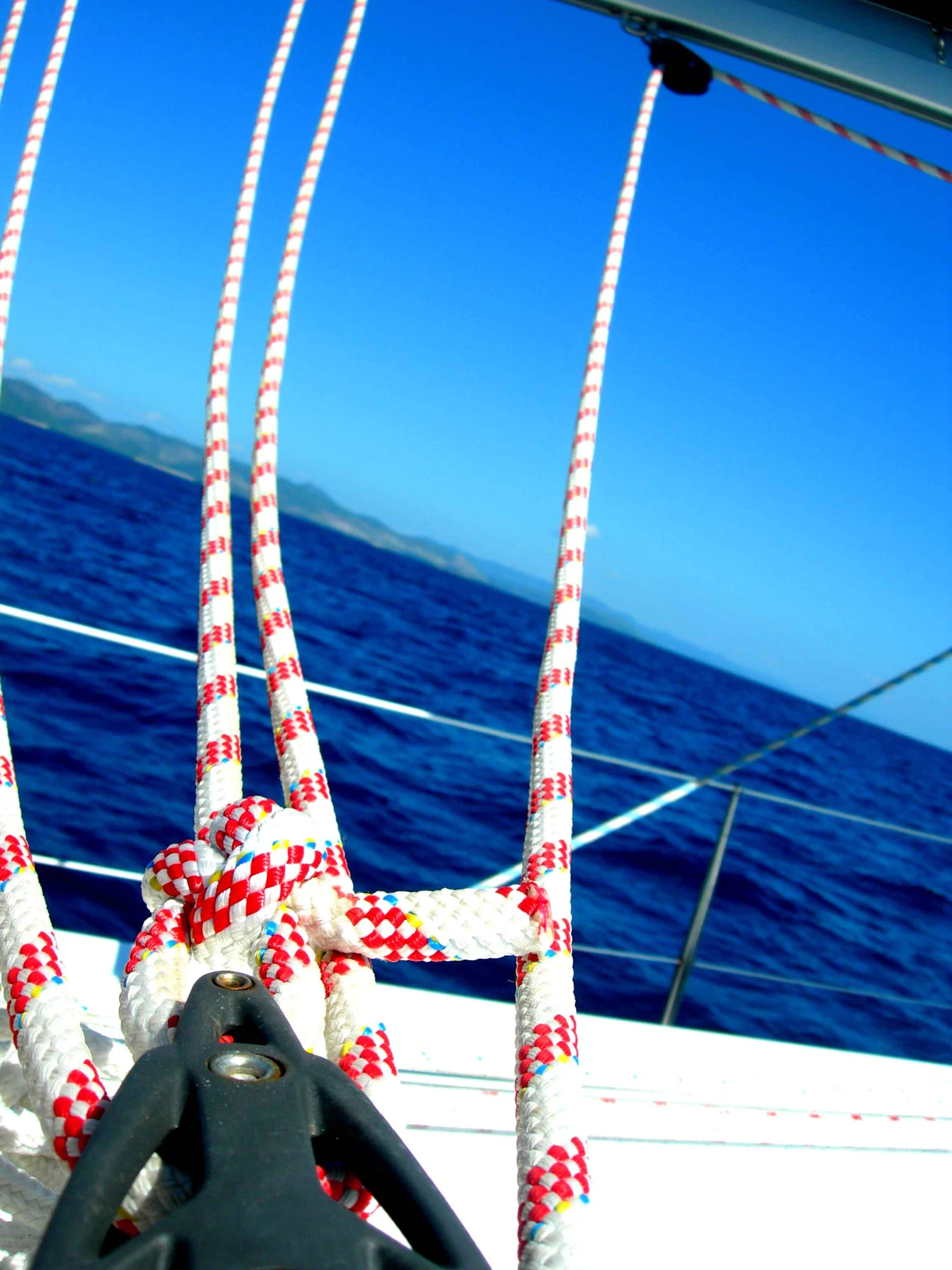 a rope wrapped around the end of a boat