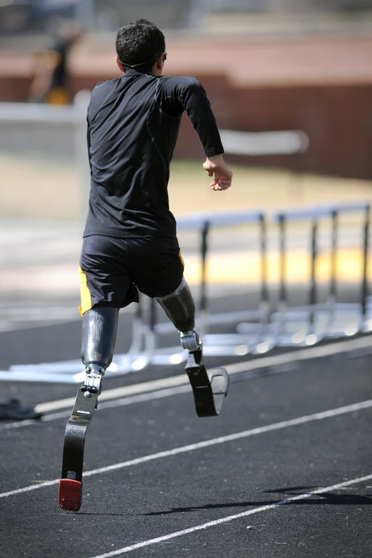 a young man in leg ces and a knee ce running