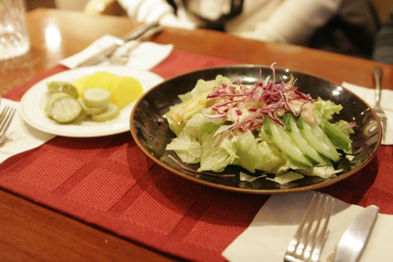 a plate of lettuce sits on a table