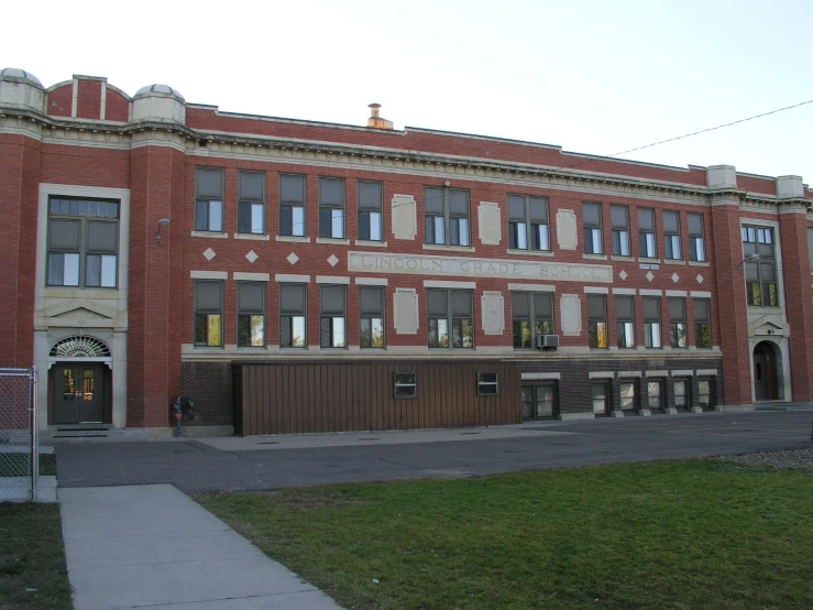 an old building is sitting on the side of the road