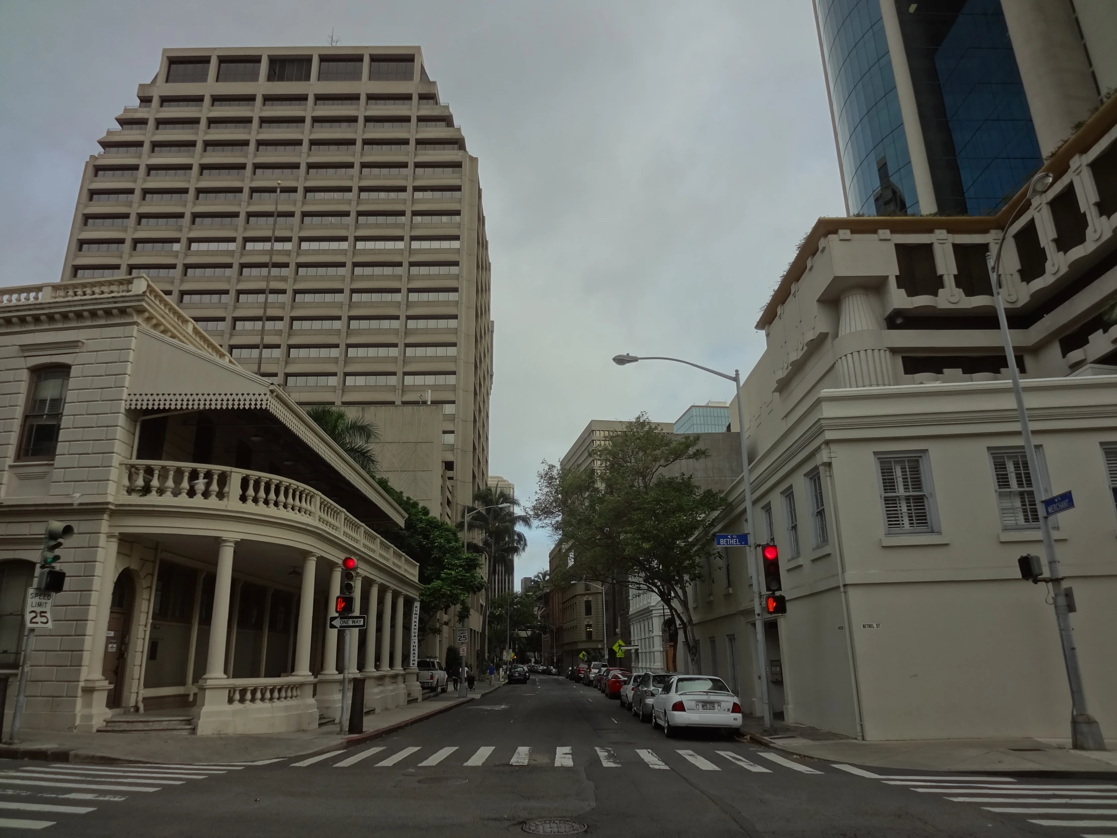 a city street that has lots of traffic in it