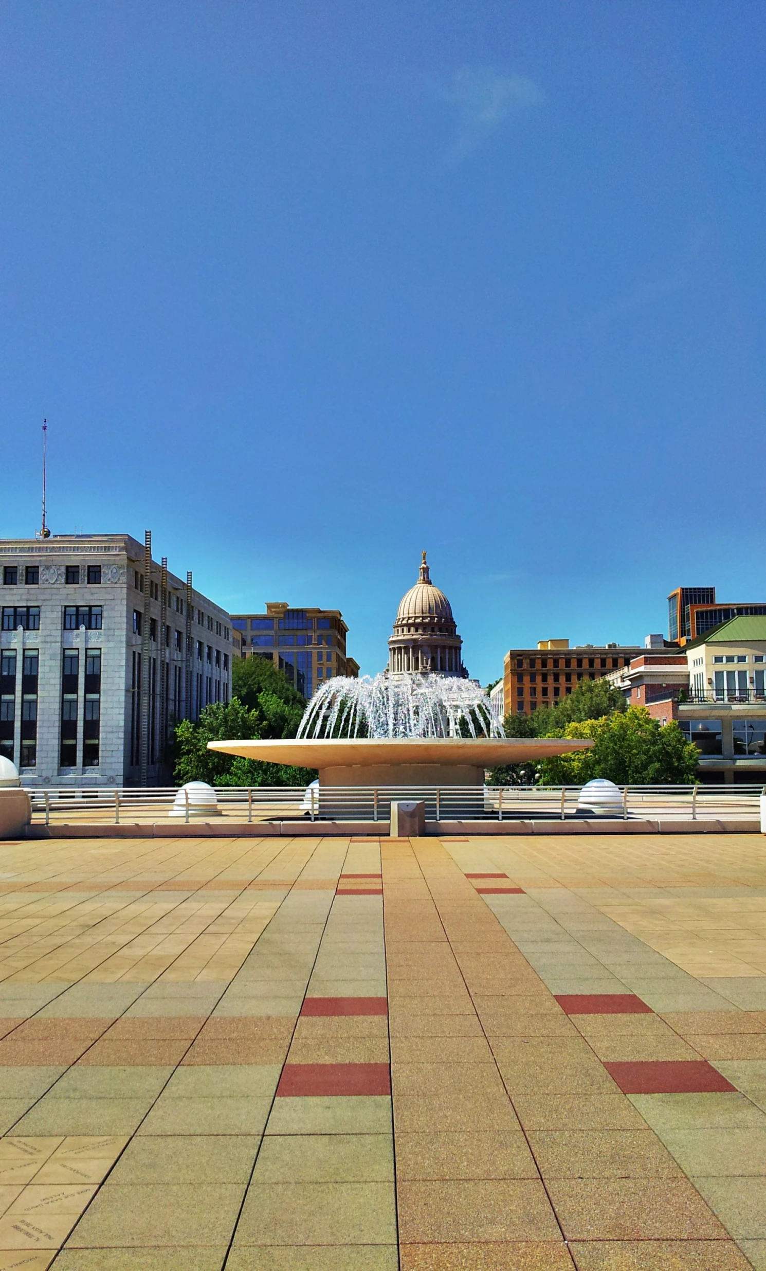 the fountain is in front of buildings that are also behind it