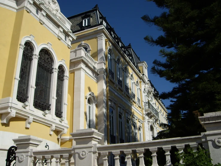 there is a building that has a window and some balconies