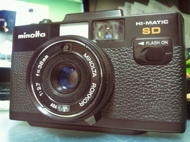 an old fashioned camera sits on top of a desk