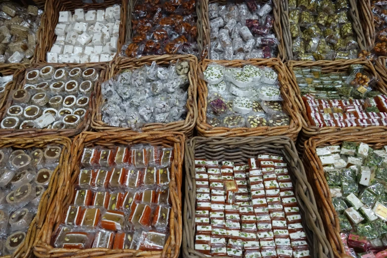 the baskets are filled with various types of condiments