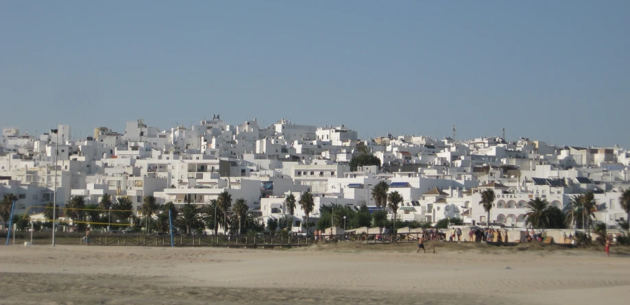 there are many white buildings on this beach