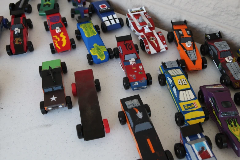 a bunch of cars are sitting on the floor next to each other