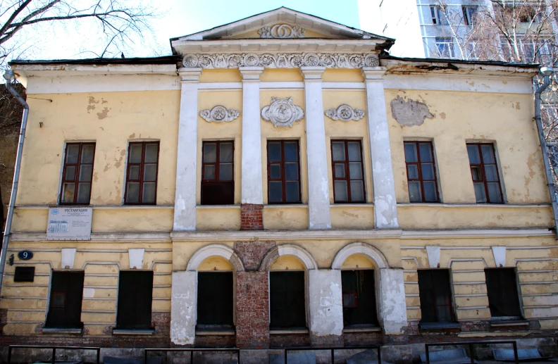 an old building with columns and round windows