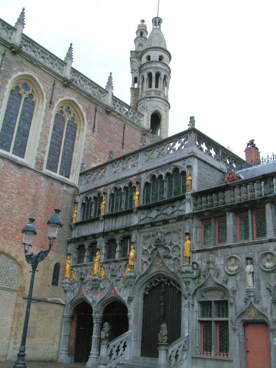 an ornate building has an ornate roof with many windows