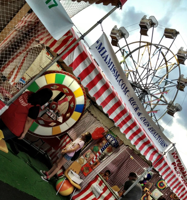 a carnival is decorated with lots of colorful decorations