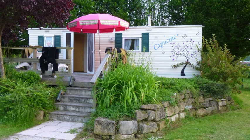 the view of a mobile home with steps to it