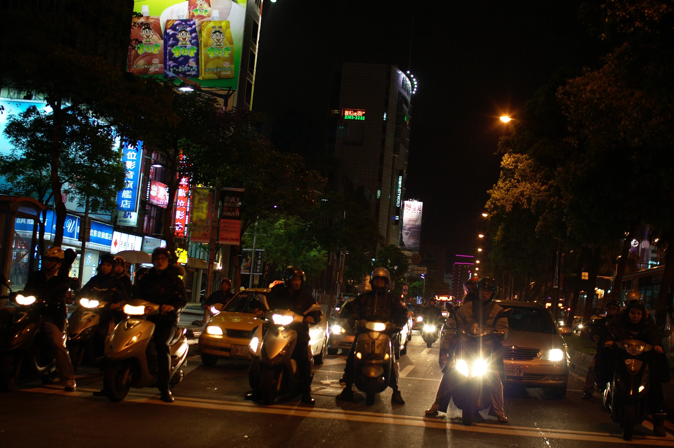 there are lots of scooters that are driving down the street