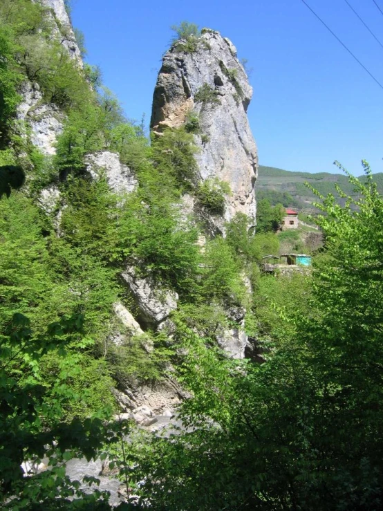 the rocks are surrounded by trees and bushes