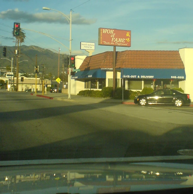 a fast food restaurant is near a city street