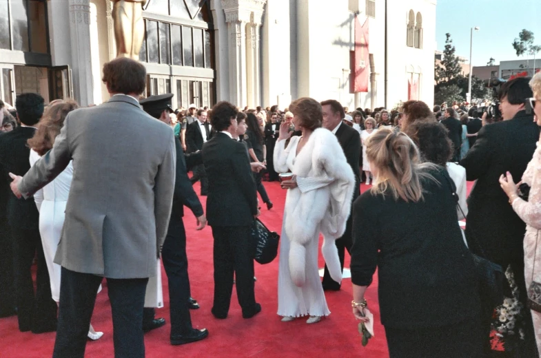 many people are on the red carpet