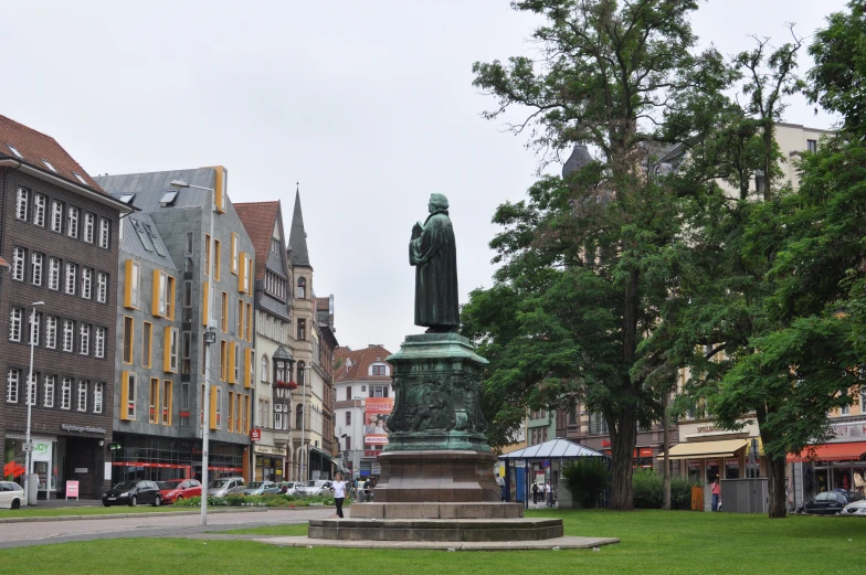 a statue sits in the center of the city square