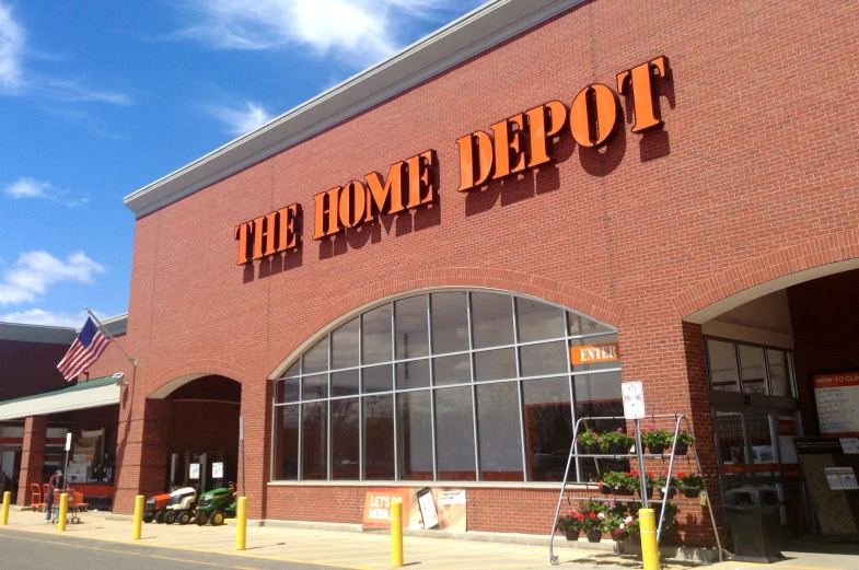 a building that has the name the home depot in it