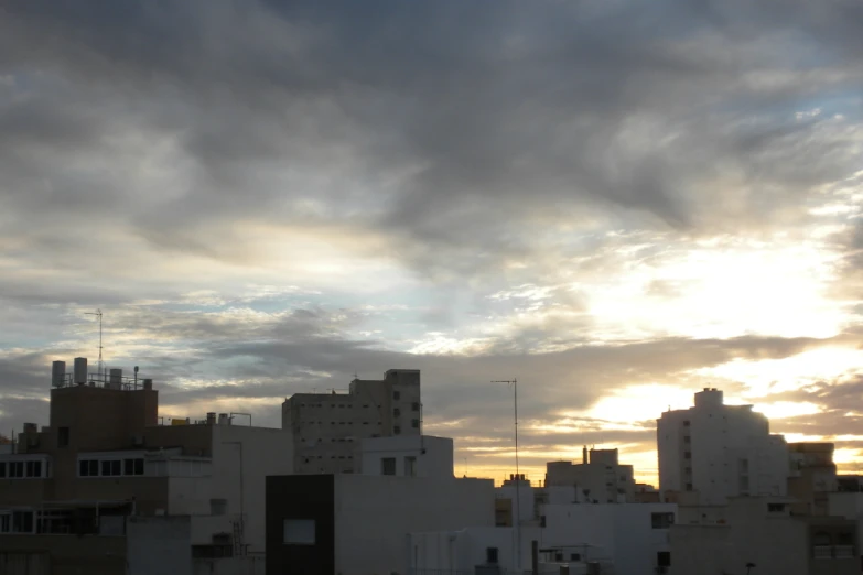 the skyline is shown with many tall buildings in the foreground