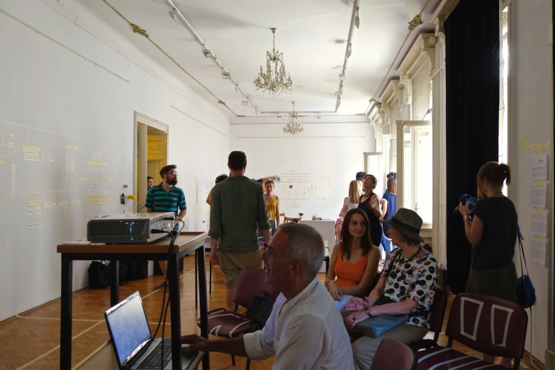 an audience is watching someone in the studio