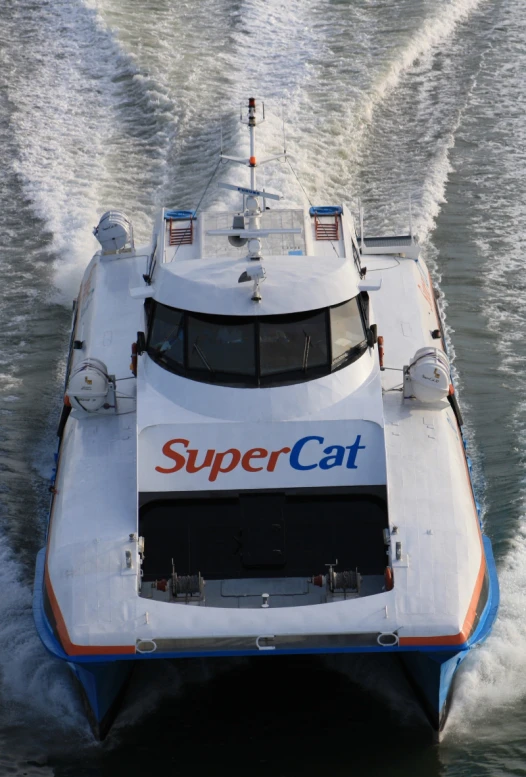 the super cat boat is moving down the water