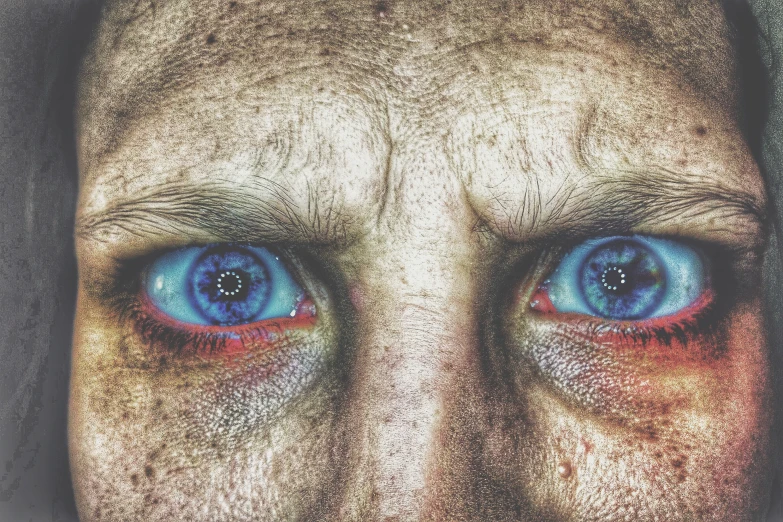 a picture of an eye with a red and blue spot