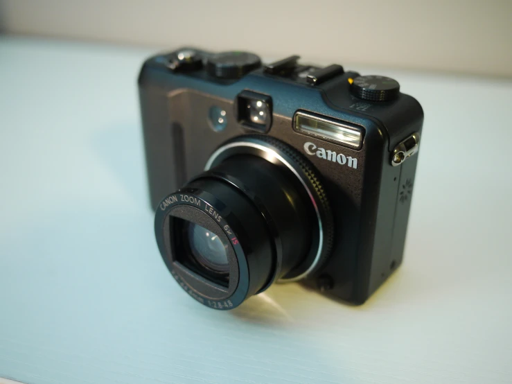 a digital camera sitting on top of a white table