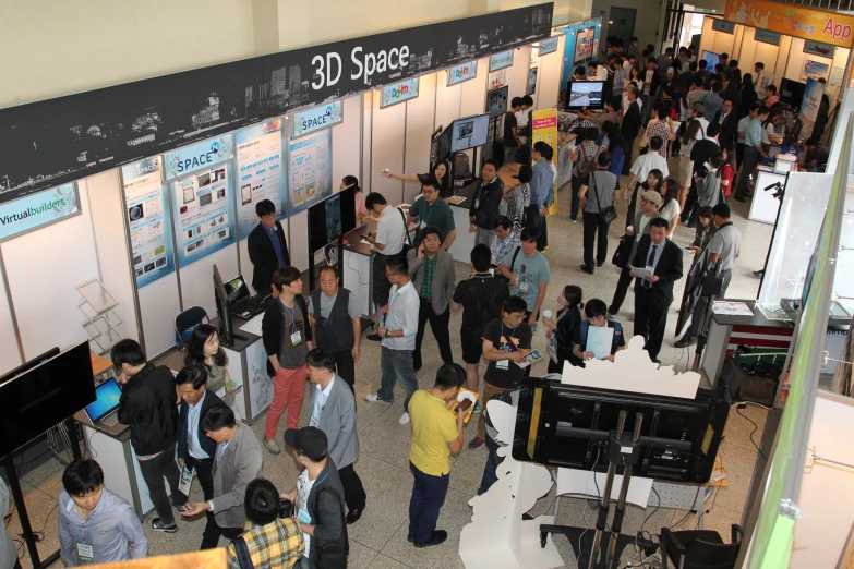 a very crowded room with some people at a booth