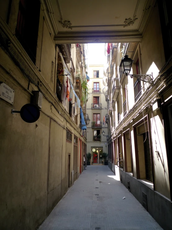 the interior of an empty alley way between buildings