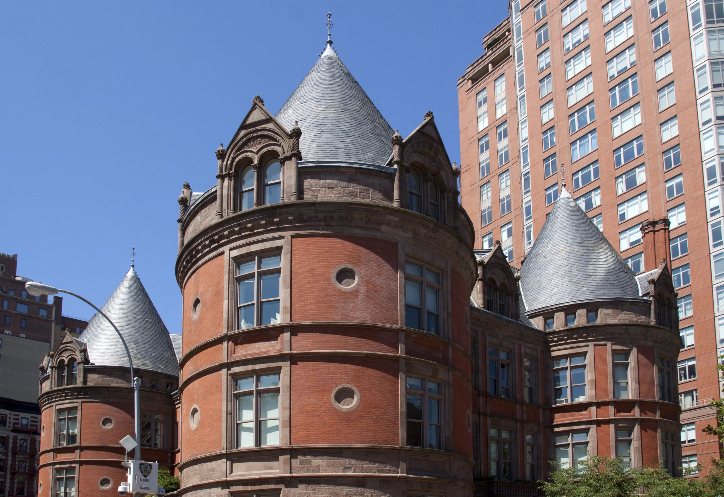 an old building surrounded by two very tall buildings